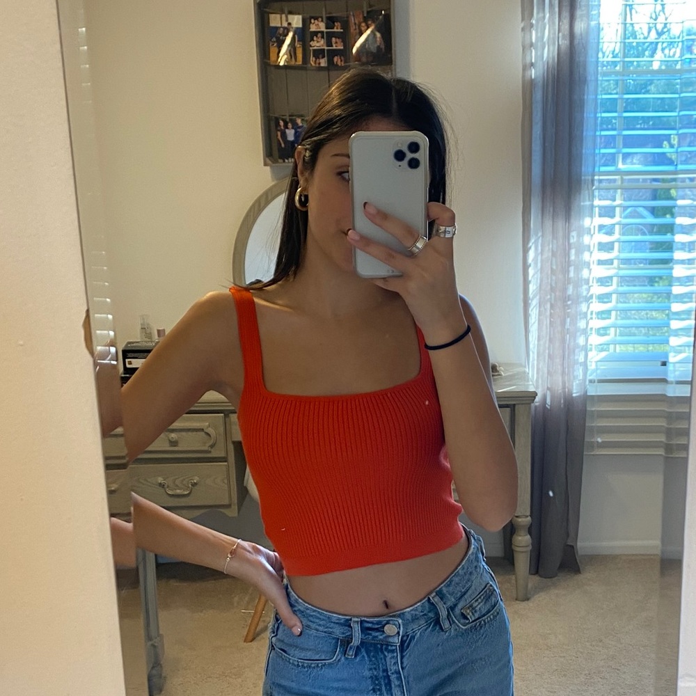 Red/orange tank